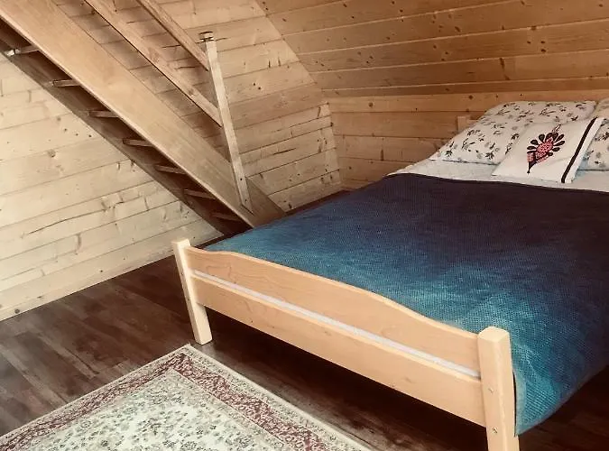 乌亚斯卡家庭式旅馆 *